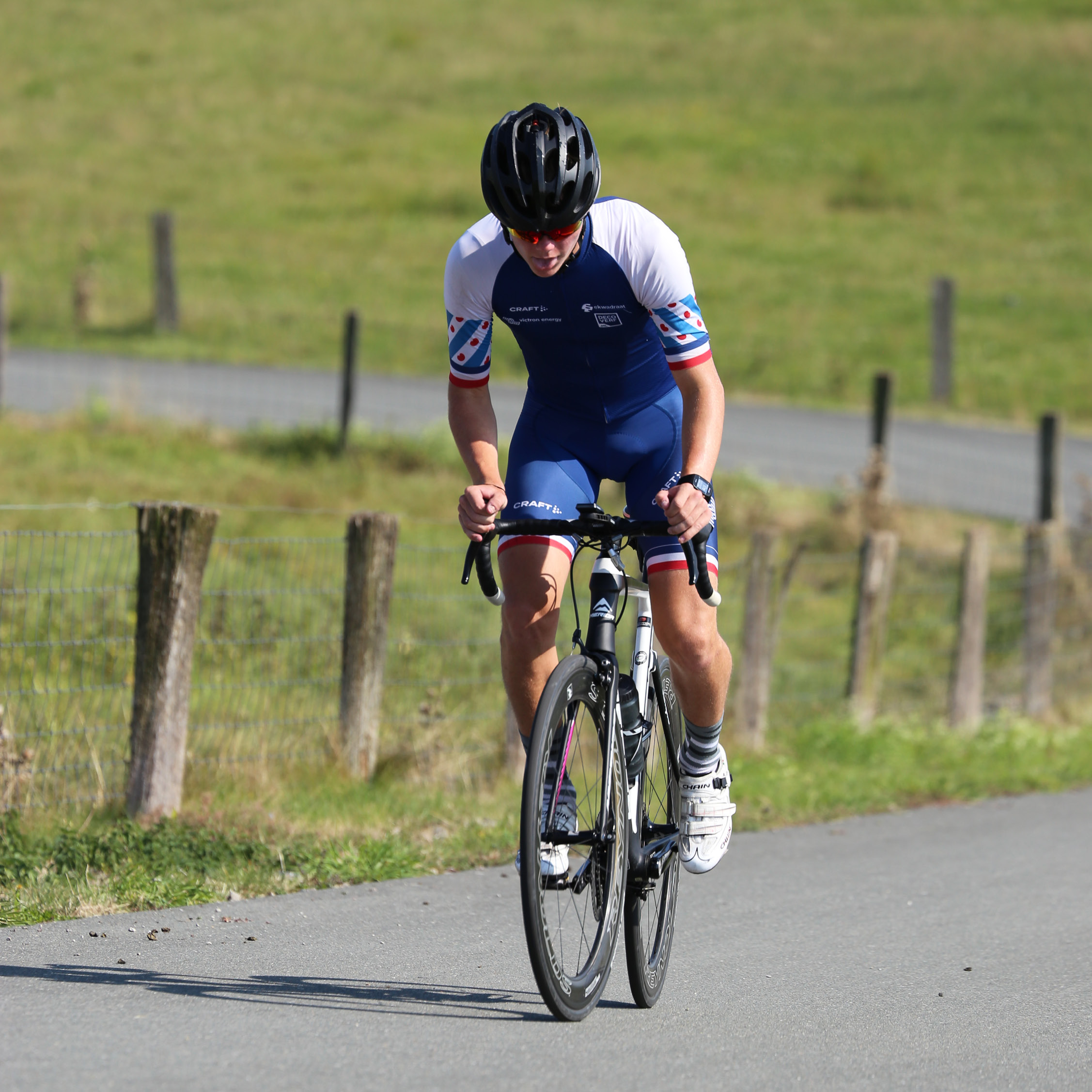 Jong sporttalent Johannes Hoomans op de fiets